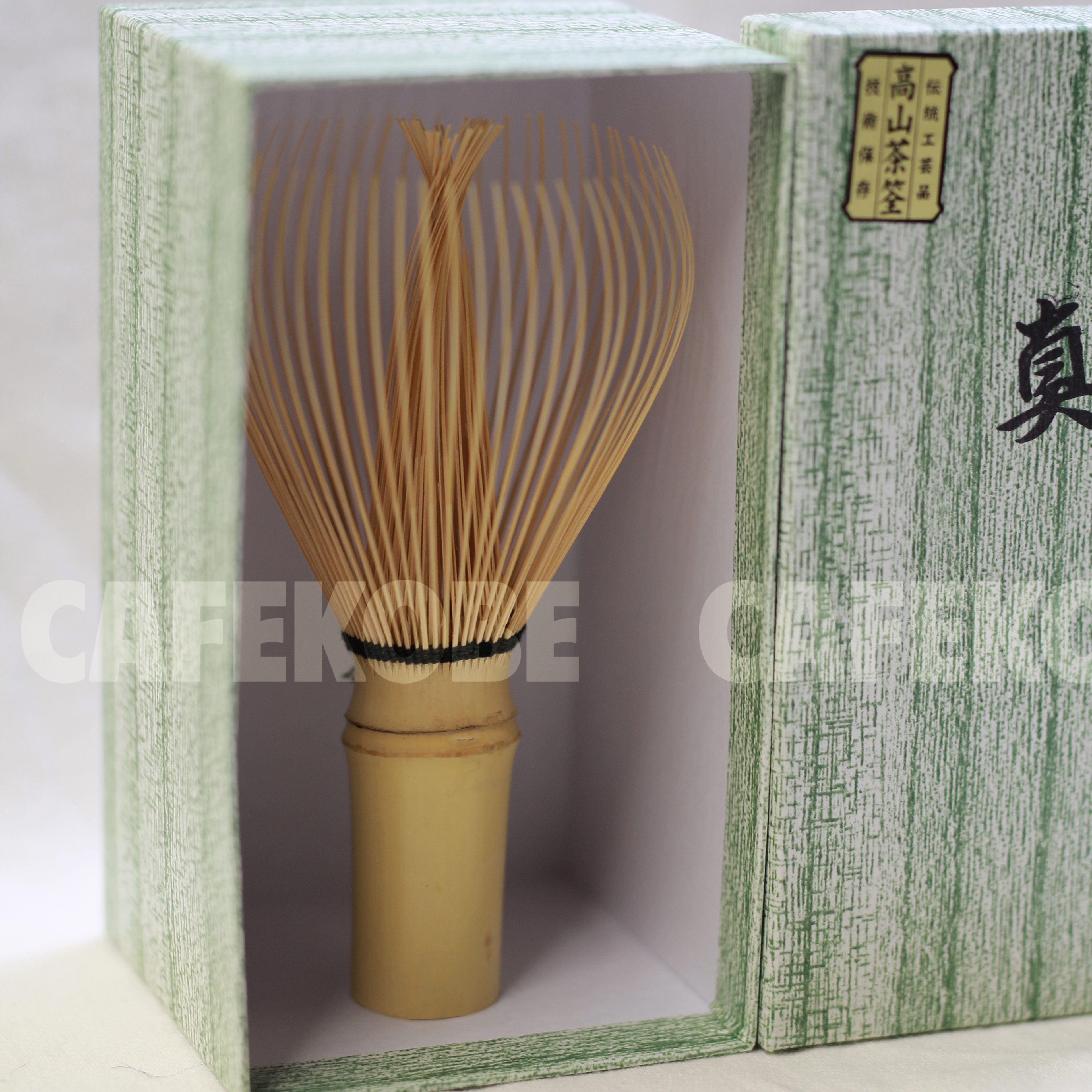 Takayama Chasen Sekishu-Ryu - White Bamboo Shin (black thread)