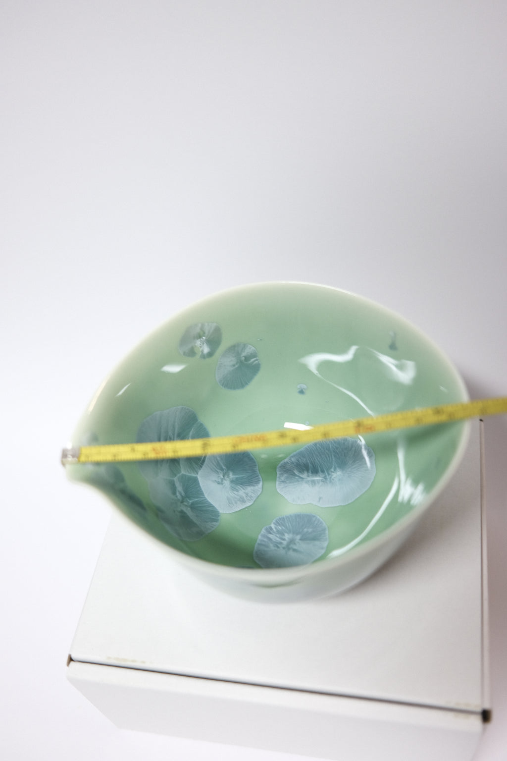Chawan Kiwakoto by Toun K - Kyo & Kiyomizu Ware | Katakuchi - Crystal Glazed Jade Green