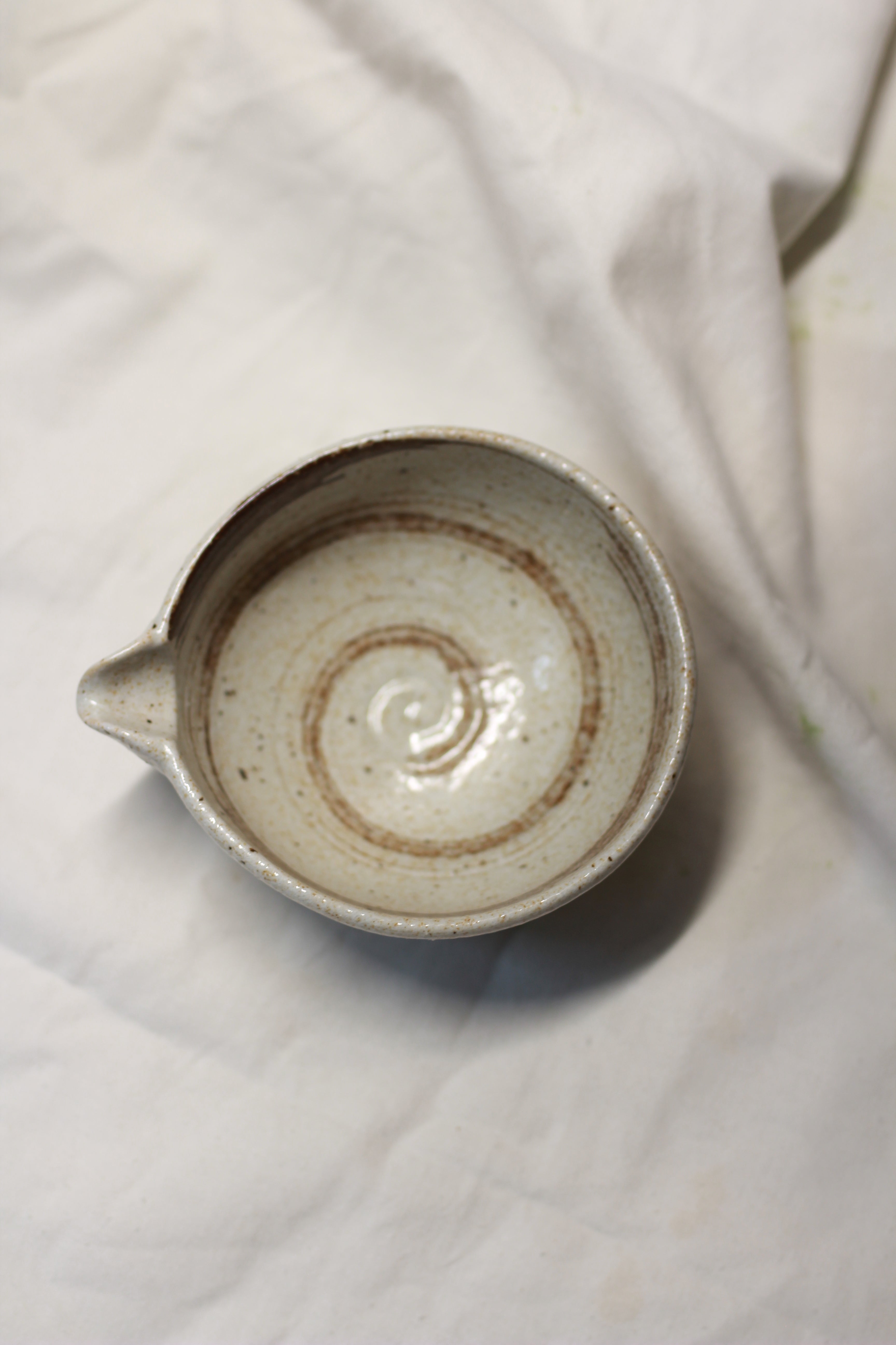 Mino-yaki Chawan - Brown Swirl with Spout