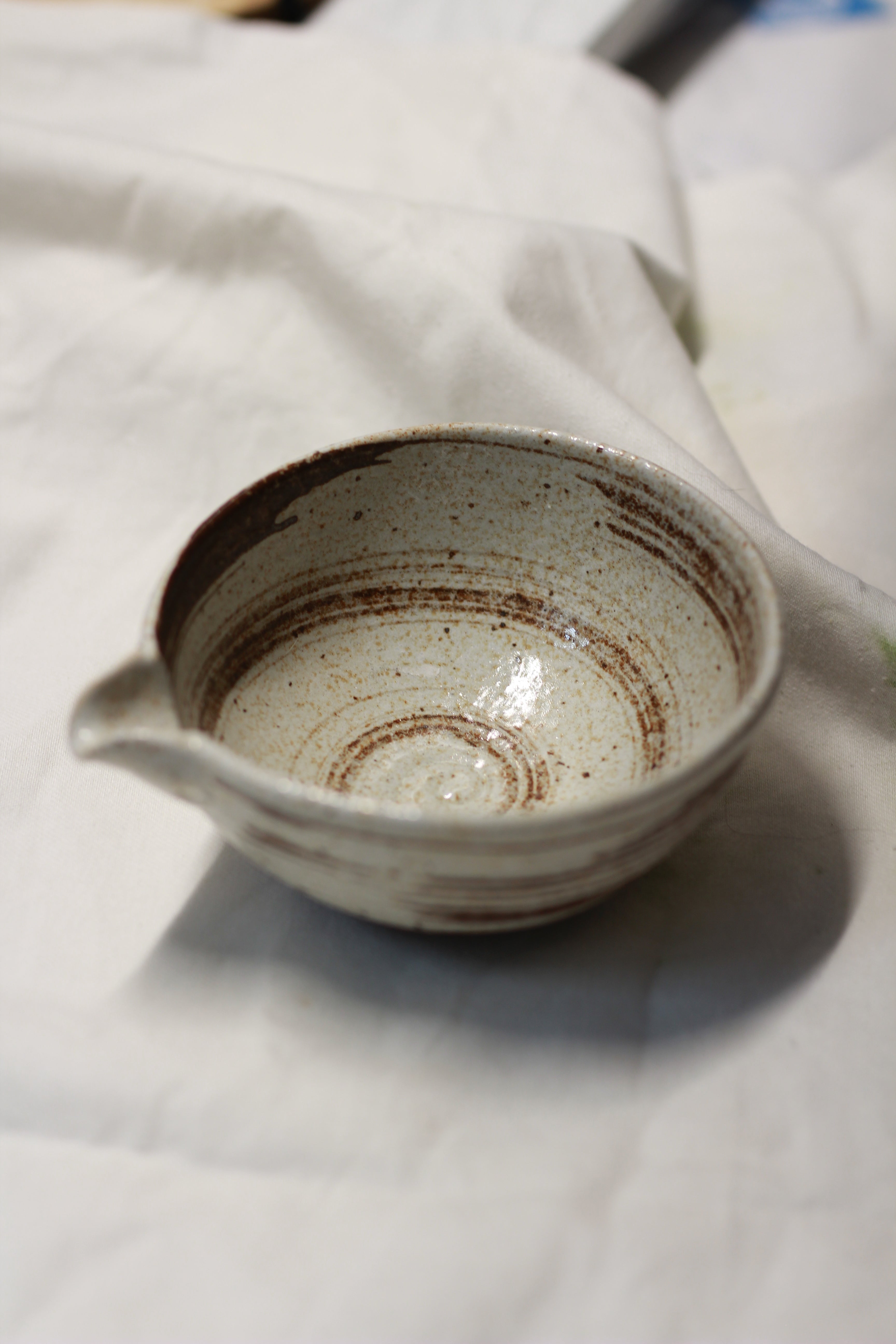 Mino-yaki Chawan - Brown Swirl with Spout
