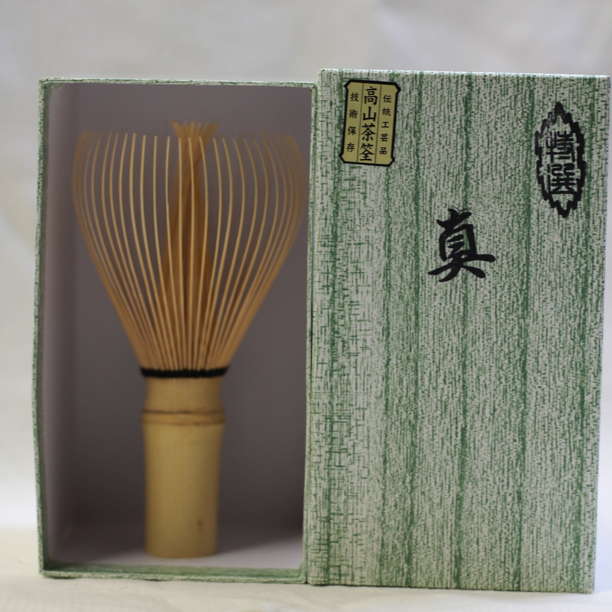 Takayama Chasen Sekishu-Ryu - White Bamboo Shin (black thread)